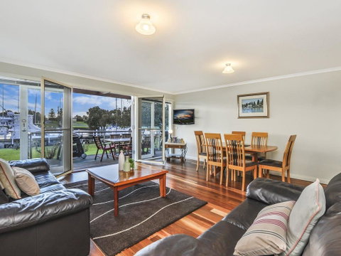 JOHANSSON'S PERCH No. 1 - Tourism Adelaide 0