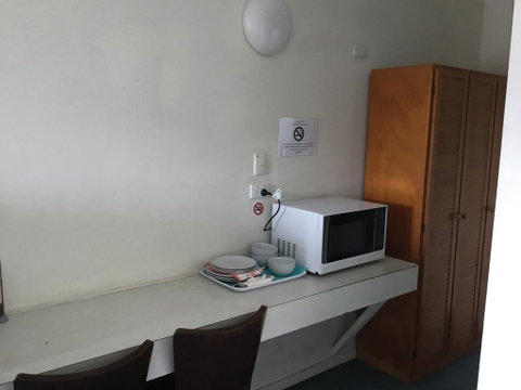Kooyong Hotel - Tourism Adelaide 1