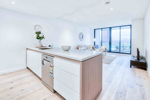 KOZYGURU FORTITUDE VALLEY HIGH LEVEL 2 BED APT + FREE PARKING QFV179-2612 - Tourism Adelaide 1