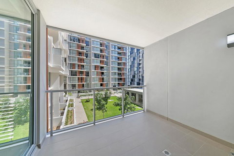 KOZYGURU MASCOT WALK TO STATION MODERN DESIGNER 2 BED APT FREE PARKING NMA260-312 - Tourism Adelaide 3