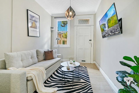 KOZYGURU SYDNEY CBD DARLINGHURST SPLIT LEVEL 2 BEDROOM TOWNHOUSE NDA023 - Tourism Adelaide 0