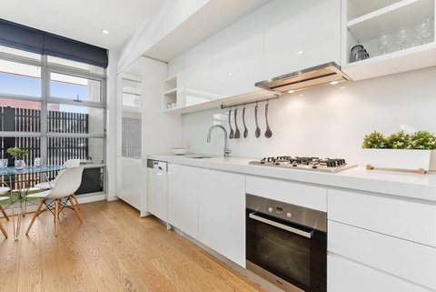 Light-Filled Beachside Apartment In Trendy Area - Tourism Adelaide 2