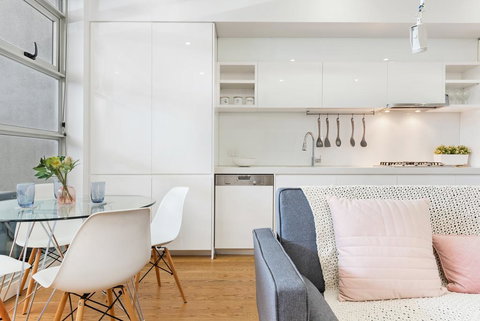 Light-Filled Beachside Apartment In Trendy Area - Tourism Adelaide 3