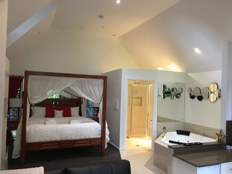 Linger A While Chalet - Tourism Adelaide 2