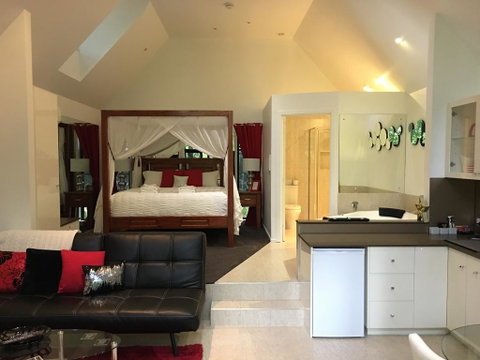 Linger A While Chalet - Tourism Adelaide 0