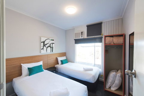 Links Hotel - Tourism Adelaide 0