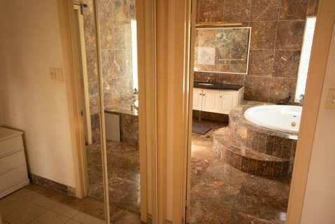Luxuary Self-contained Living With Spa. - Tourism Adelaide 1