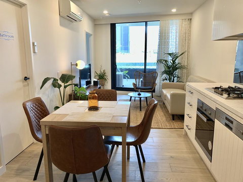 M-City 2 BR And 2 BA Apartment With Parking - Tourism Adelaide 0