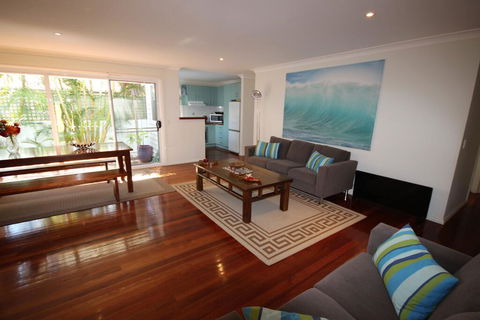 MAGIC BEACH HOUSE - PET FRIENDLY - Tourism Adelaide 0