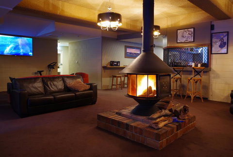 Matterhorn Lodge - Tourism Adelaide 0