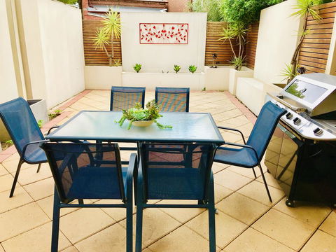Melbourne Inner City Short Stay Near Flemington Racecourse Free Wifi And Netflix - Tourism Adelaide 1