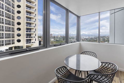 Meriton Suites Bondi Junction - Tourism Adelaide 3