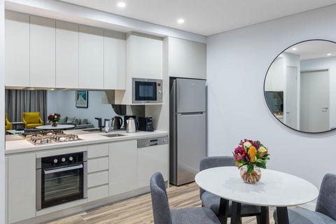 Meriton Suites Bondi Junction - Tourism Adelaide 1