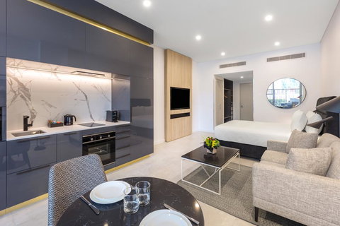 Meriton Suites Broadbeach - Tourism Adelaide 2