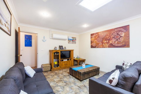 Mermaid Lodge - Tourism Adelaide 2