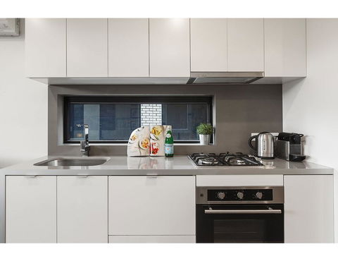 Modern 2 Bed Apartment In Trendy Collingwood - Tourism Adelaide 3