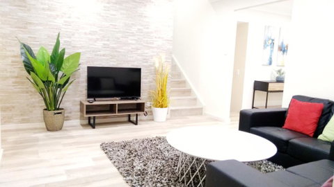 Modern 4-Bedroom House On Cunningham Near Singleton CBD Hunter Valley - Tourism Adelaide 0