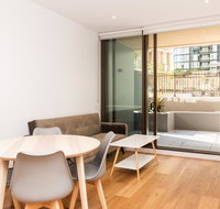 Modern Apartment in Darling Harbour - Tourism Adelaide