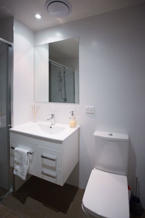 Modern Executive Apartment @ Braddon, 1BR, Wine, Wifi, Secure Parking, Canberra - Tourism Adelaide 3