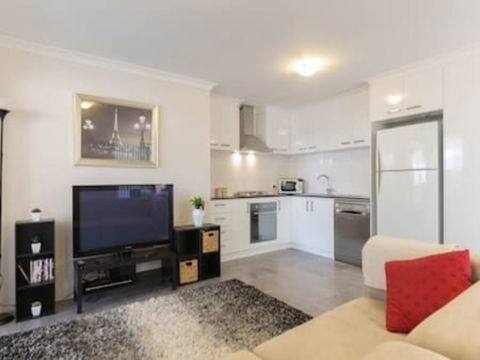 Modern Neat Convenient Apartment Close To Airport - Tourism Adelaide 2
