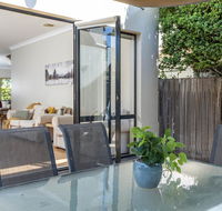 MOMENTS FROM BRADDON  ANU SPACIOUS and RELAXED - Tourism Adelaide