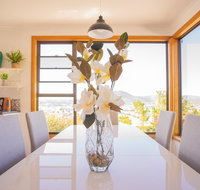 Moonah House-10 mins to CBD  MONA 4BR 2 BATH great view park 3 cars sleep 11 king bed en-suite - Tourism Adelaide