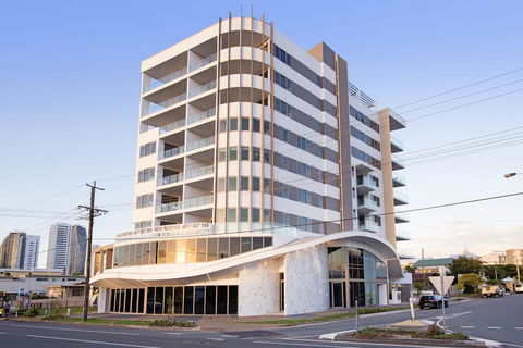 NEO Apartments Mermaid Beach - Tourism Adelaide 0