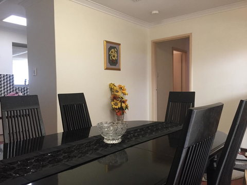 â˜… Stylish Family Home! â˜… - Tourism Adelaide 7