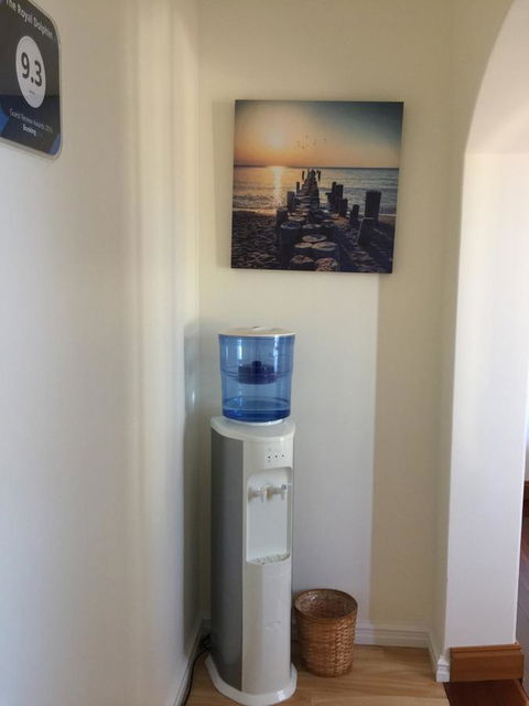 The Royal Dolphin Bed & Breakfast Safety Bay - Tourism Adelaide 26