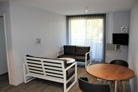 Atrium Hotel Mandurah - Tourism Adelaide 4