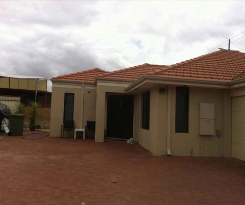 House Close To Airport - Tourism Adelaide 0