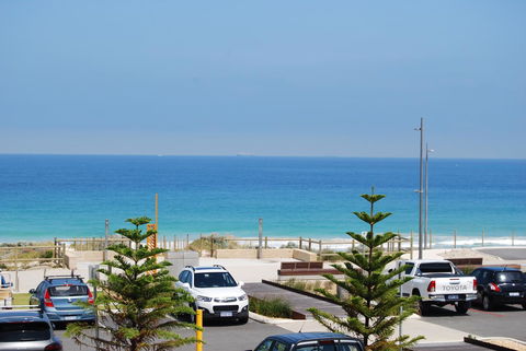 Absolute Beachfront Scarborough - Tourism Adelaide 0