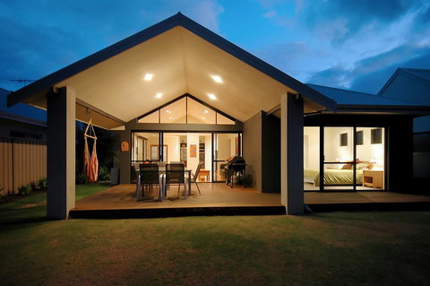 THE SANCTUARY LUXURY HOLIDAY HOME - Tourism Adelaide 24