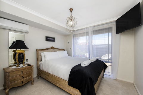 Scarborough Villa On Duke - Tourism Adelaide 4