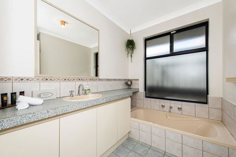 Scarborough Villa On Duke - Tourism Adelaide 14