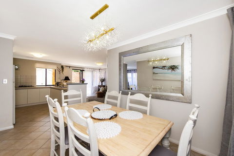 Scarborough Villa On Duke - Tourism Adelaide 30