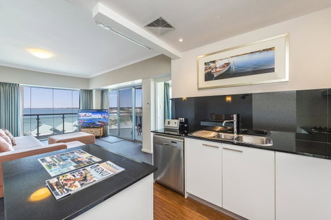 A 406 FANTASTIC OCEAN BEACH And MARINA VIEW APT - MANDURAH - Tourism Adelaide 18