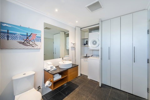 A 406 FANTASTIC OCEAN BEACH And MARINA VIEW APT - MANDURAH - Tourism Adelaide 15