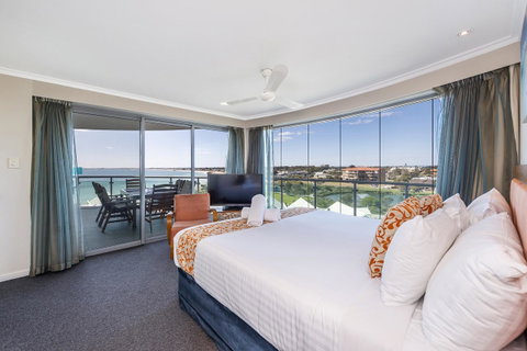 A 406 FANTASTIC OCEAN BEACH And MARINA VIEW APT - MANDURAH - Tourism Adelaide 13