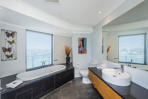 A 406 FANTASTIC OCEAN BEACH And MARINA VIEW APT - MANDURAH - Tourism Adelaide 14