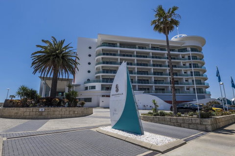 A 406 FANTASTIC OCEAN BEACH And MARINA VIEW APT - MANDURAH - Tourism Adelaide 3