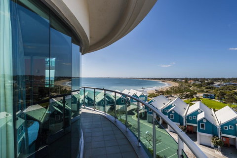 A 406 FANTASTIC OCEAN BEACH And MARINA VIEW APT - MANDURAH - Tourism Adelaide 9