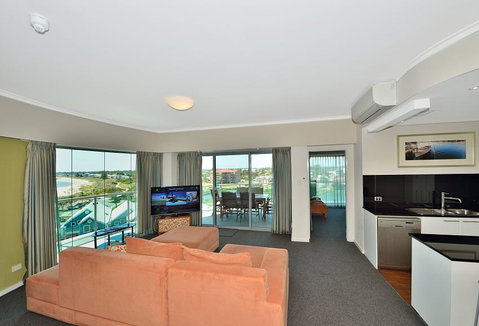 A 406 FANTASTIC OCEAN BEACH And MARINA VIEW APT - MANDURAH - Tourism Adelaide 10