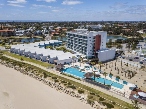 A 406 FANTASTIC OCEAN BEACH And MARINA VIEW APT - MANDURAH - Tourism Adelaide 7