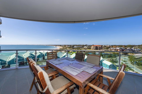 A 406 FANTASTIC OCEAN BEACH And MARINA VIEW APT - MANDURAH - Tourism Adelaide 4
