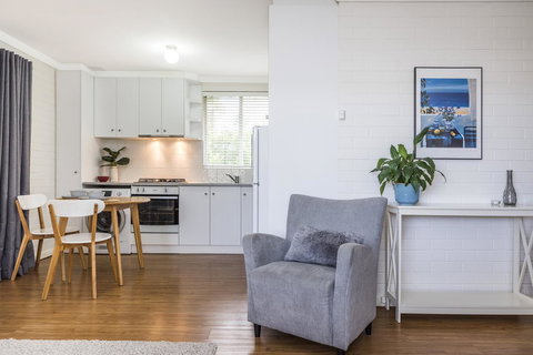 Hensman 10 - Tourism Adelaide 1