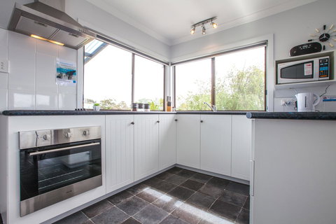 Bircoo Cottage Beach And Golf Getaway - Tourism Adelaide 3