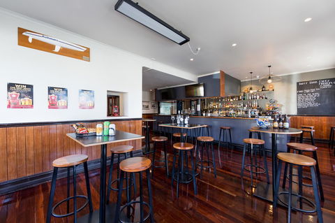 Customs House Hotel - Tourism Adelaide 25