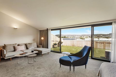 MACq 01 Hotel - Tourism Adelaide 24