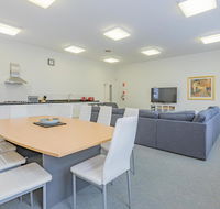 4 Bedroom House - Hobart CBD - Free Parking - Tourism Adelaide